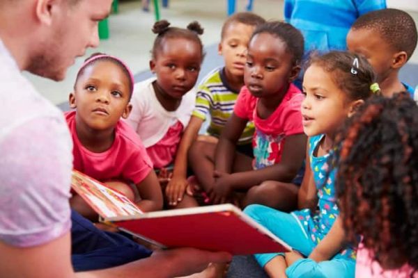 Em Comemoração ao Dia Nacional da Alfabetização, Twitter e UNESCO lançam guia sobre Alfabetização Midiática para Educadores(as)