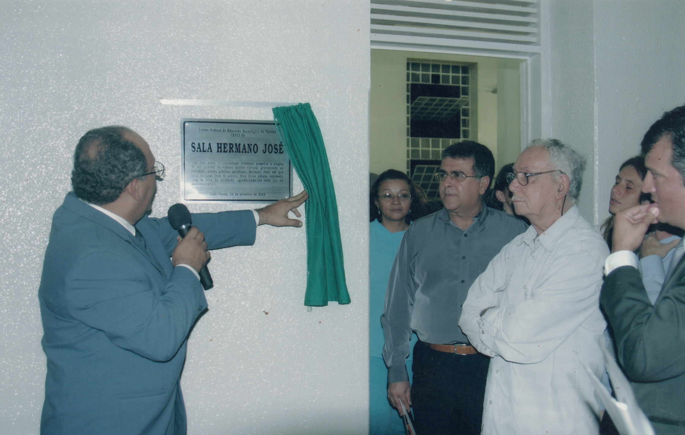 2003 - Inauguração da sala Hermano José ( CEFET).png Inauguração da sala Hermano José (CEFET