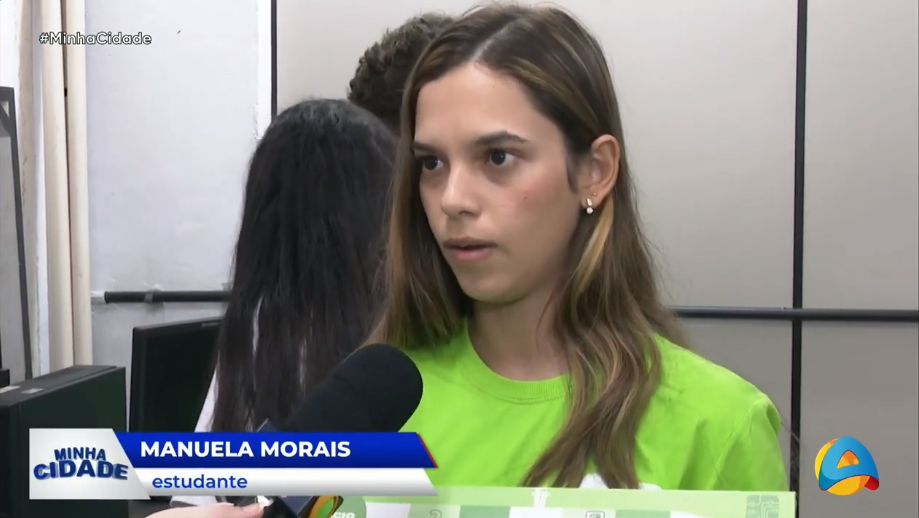 minha_cidade_04.png A extensionista e bolsista Manoella Morais explica a importância dos jogos nas ações, na reportagem a TV Arapuan.